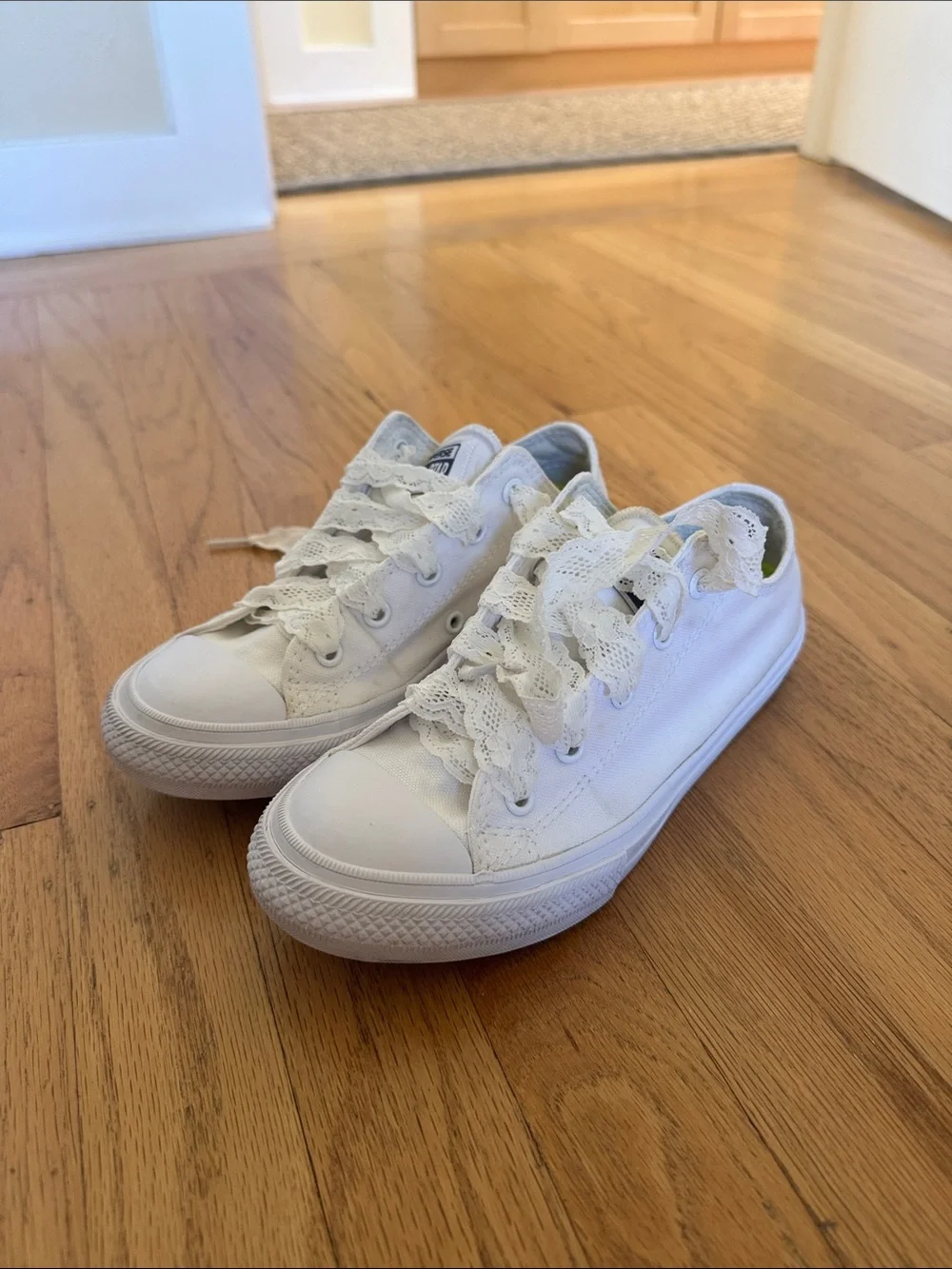 Low top white converse